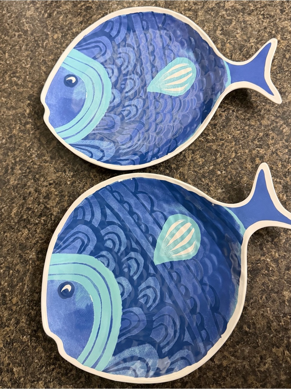 Mainstays Blue Fish-Shaped Dinner Plates with Aqua Accents - Set of 2